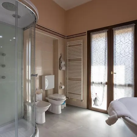 L'opera Guest house 2*